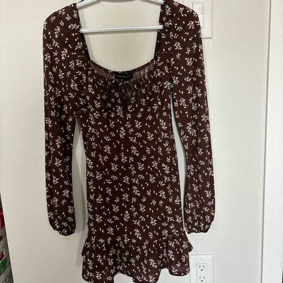 BNWT Brown Floral Sleeved Dress - Picture 1 of 4